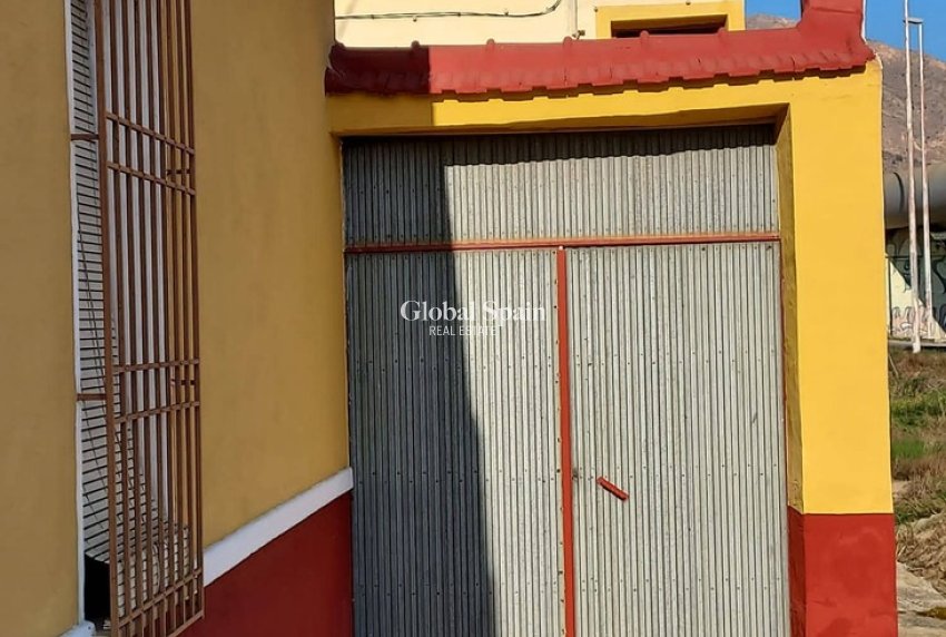 Resale - HOUSE -
ORIHUELA - Desamparados