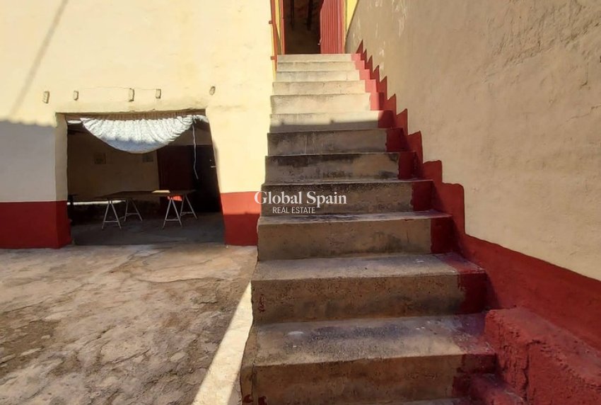 Resale - HOUSE -
ORIHUELA - Desamparados