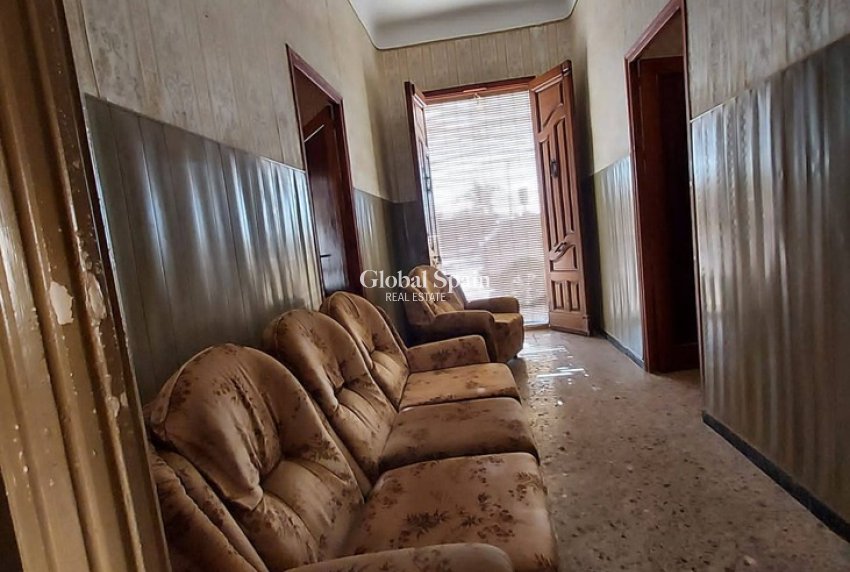 Resale - HOUSE -
ORIHUELA - Desamparados