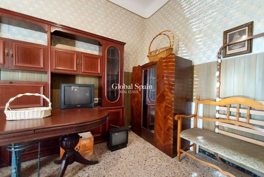 Resale - HOUSE -
ORIHUELA - Desamparados