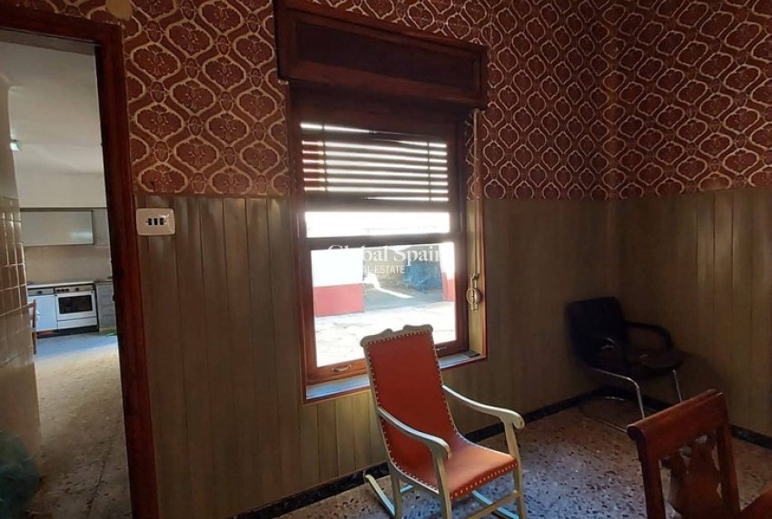 Resale - HOUSE -
ORIHUELA - Desamparados