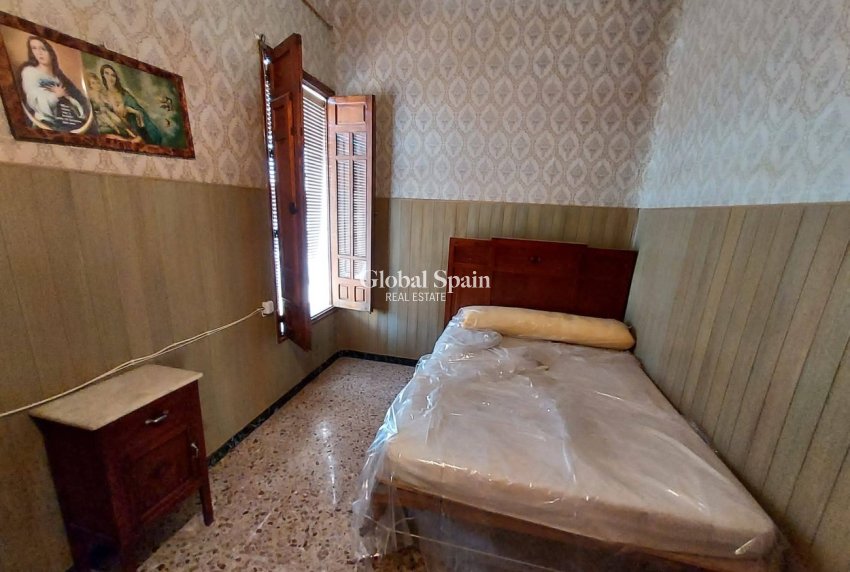 Resale - HOUSE -
ORIHUELA - Desamparados