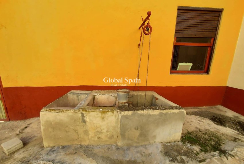 Resale - HOUSE -
ORIHUELA - Desamparados