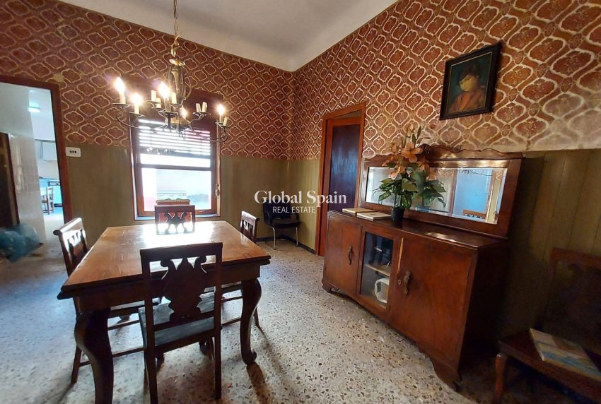 Resale - HOUSE -
ORIHUELA - Desamparados