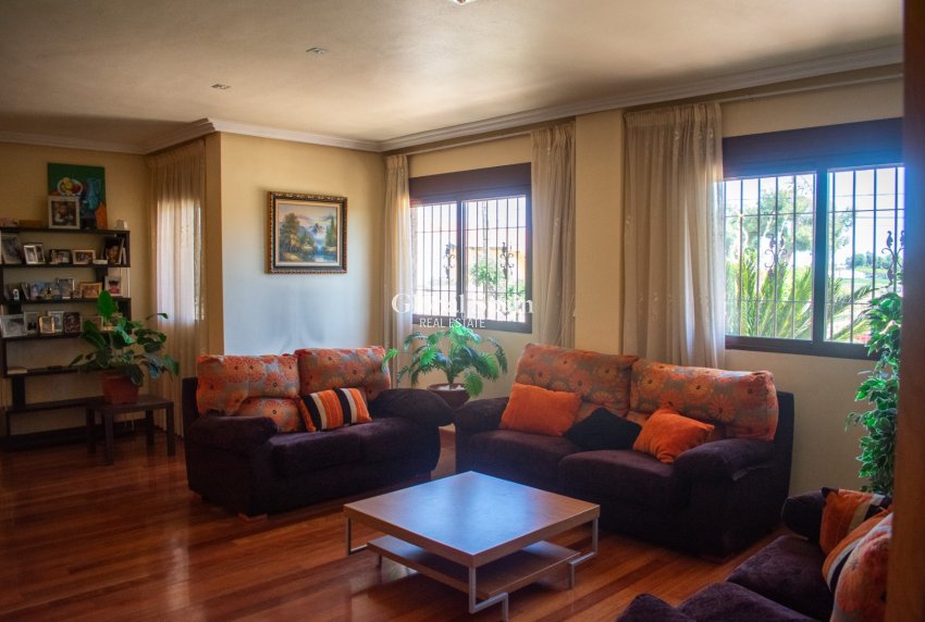 Resale - HOUSE -
ORIHUELA - El raal