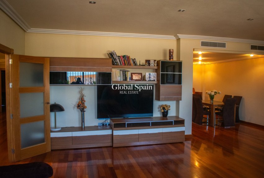 Resale - HOUSE -
ORIHUELA - El raal