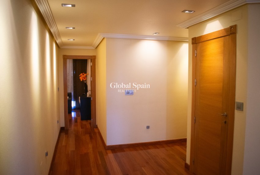 Resale - HOUSE -
ORIHUELA - El raal