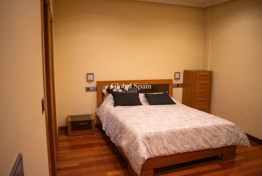 Resale - HOUSE -
ORIHUELA - El raal