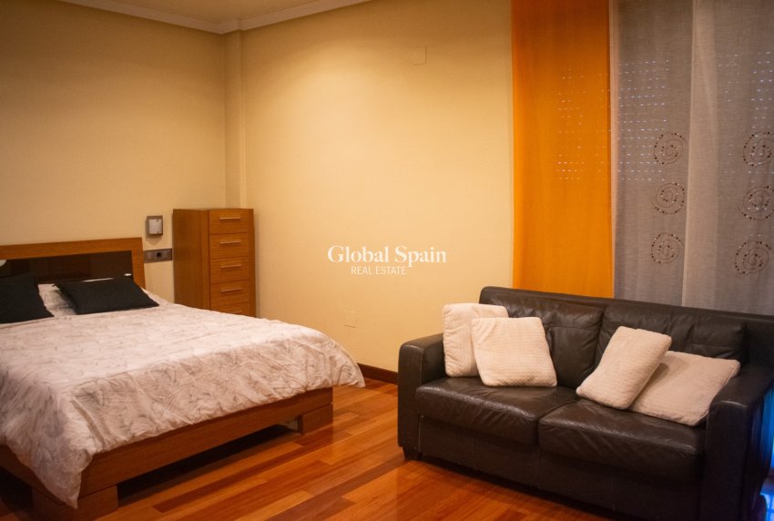 Resale - HOUSE -
ORIHUELA - El raal