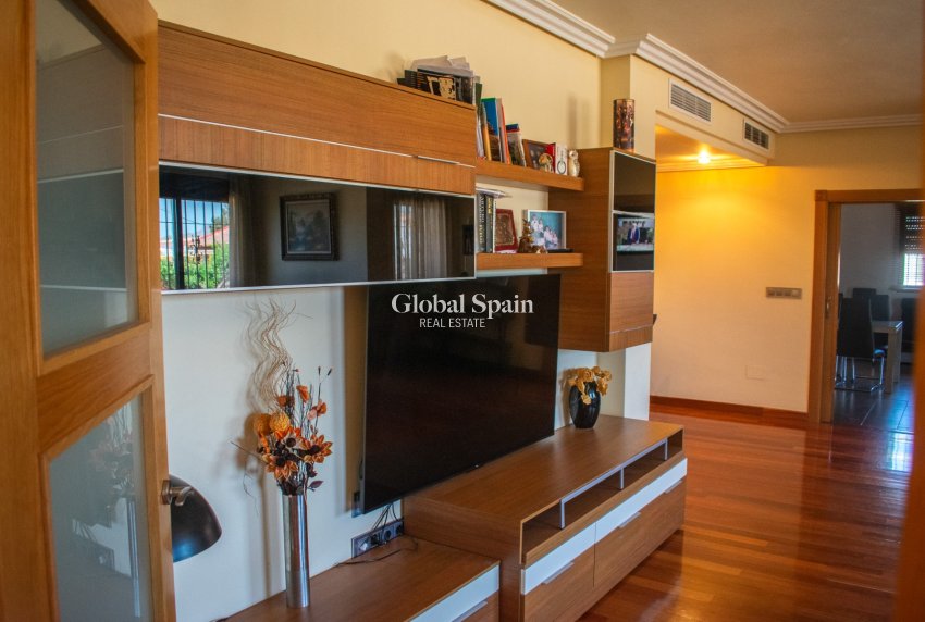 Resale - HOUSE -
ORIHUELA - El raal