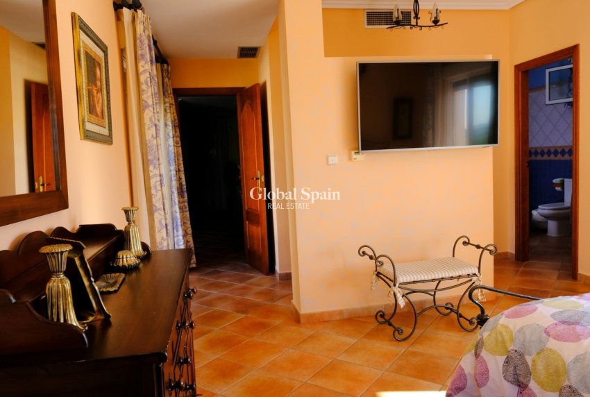 Resale - HOUSE -
ORIHUELA - Inland