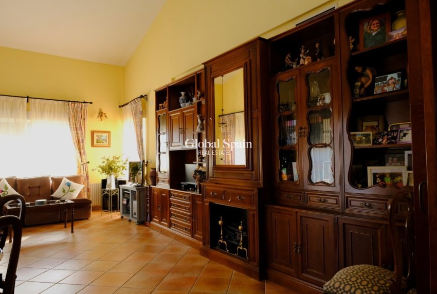 Resale - HOUSE -
ORIHUELA - Inland