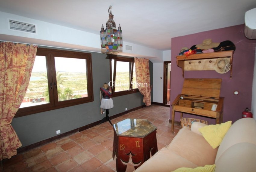 Resale - HOUSE -
ORIHUELA - Inland