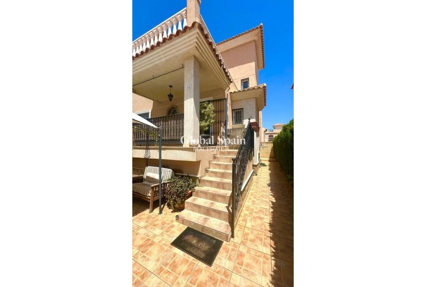 Resale - HOUSE -
ORIHUELA - Urbanización Perla del Mar