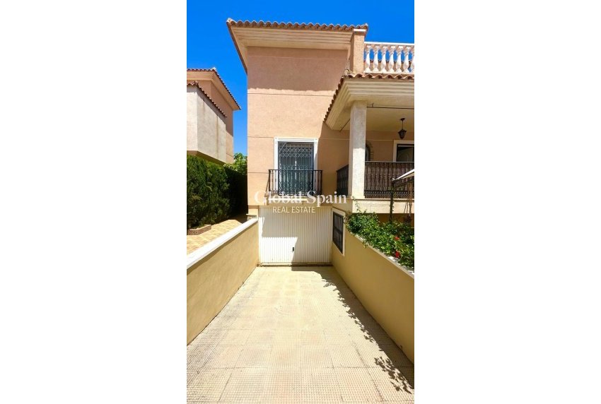 Resale - HOUSE -
ORIHUELA - Urbanización Perla del Mar