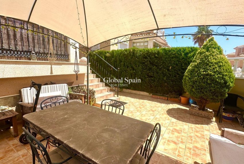 Resale - HOUSE -
ORIHUELA - Urbanización Perla del Mar