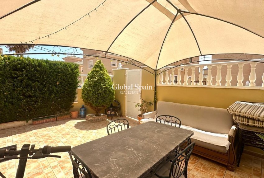 Resale - HOUSE -
ORIHUELA - Urbanización Perla del Mar