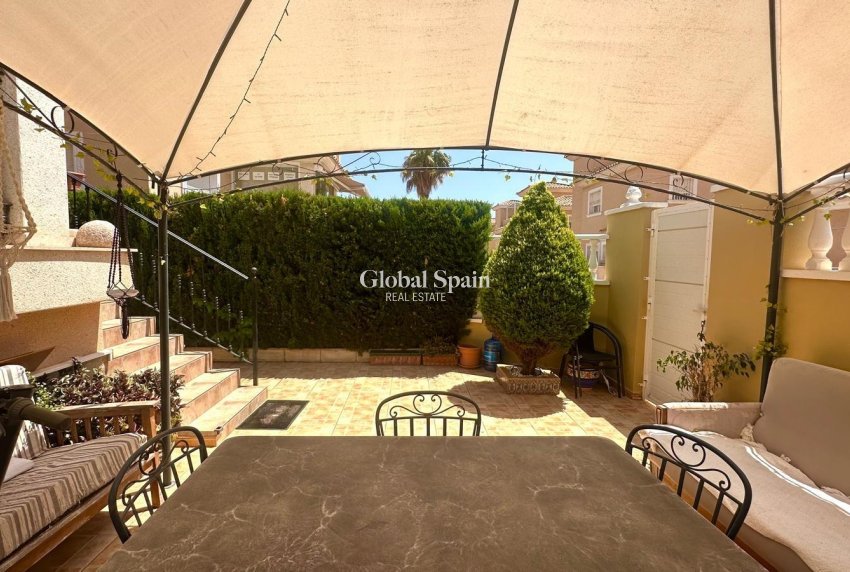 Resale - HOUSE -
ORIHUELA - Urbanización Perla del Mar