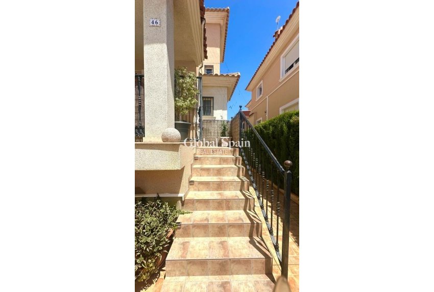 Resale - HOUSE -
ORIHUELA - Urbanización Perla del Mar