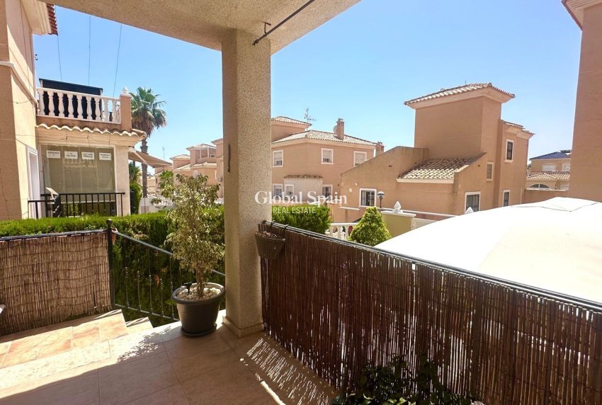 Resale - HOUSE -
ORIHUELA - Urbanización Perla del Mar