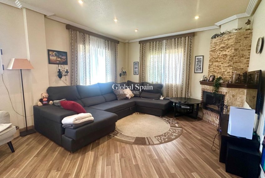 Resale - HOUSE -
ORIHUELA - Urbanización Perla del Mar