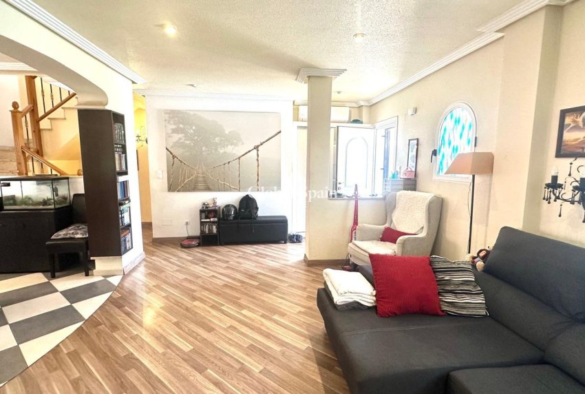 Resale - HOUSE -
ORIHUELA - Urbanización Perla del Mar