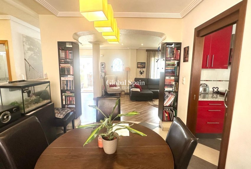 Resale - HOUSE -
ORIHUELA - Urbanización Perla del Mar