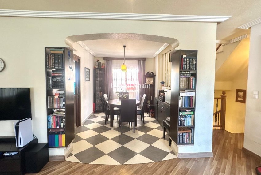 Resale - HOUSE -
ORIHUELA - Urbanización Perla del Mar