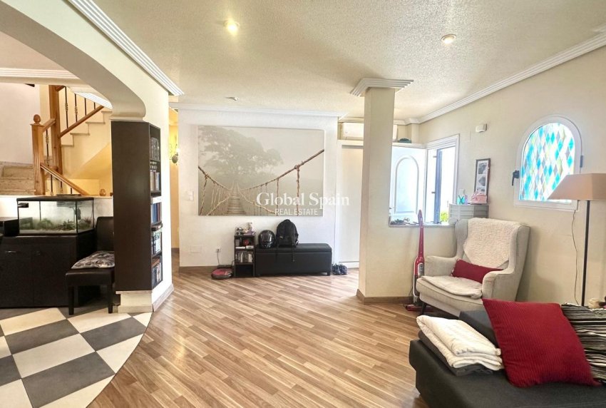 Resale - HOUSE -
ORIHUELA - Urbanización Perla del Mar