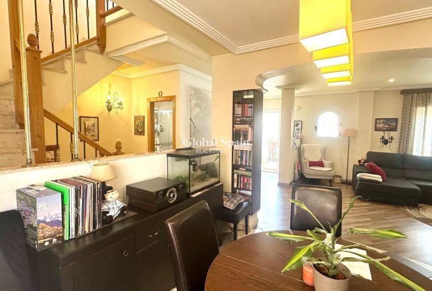 Resale - HOUSE -
ORIHUELA - Urbanización Perla del Mar