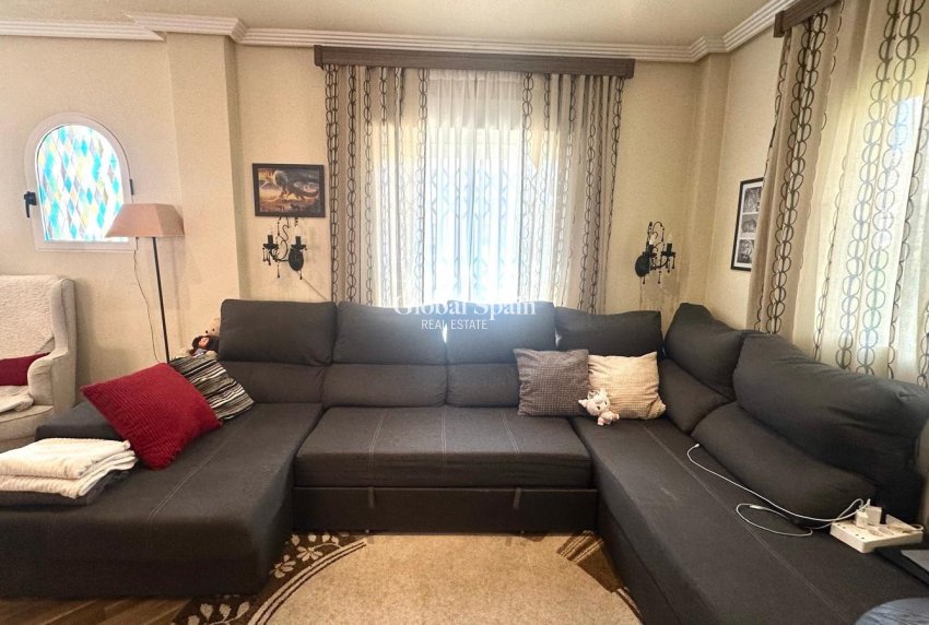 Resale - HOUSE -
ORIHUELA - Urbanización Perla del Mar