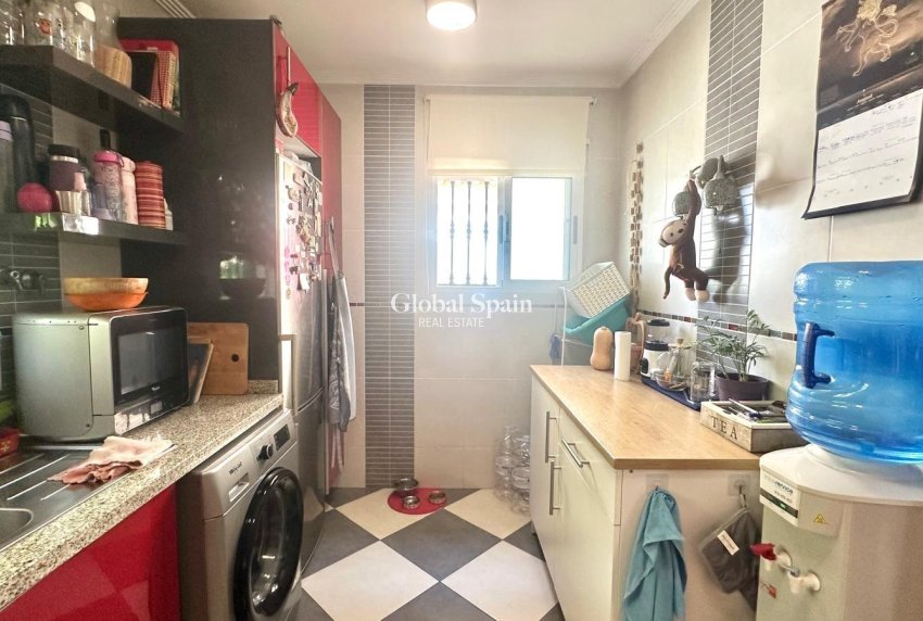 Resale - HOUSE -
ORIHUELA - Urbanización Perla del Mar