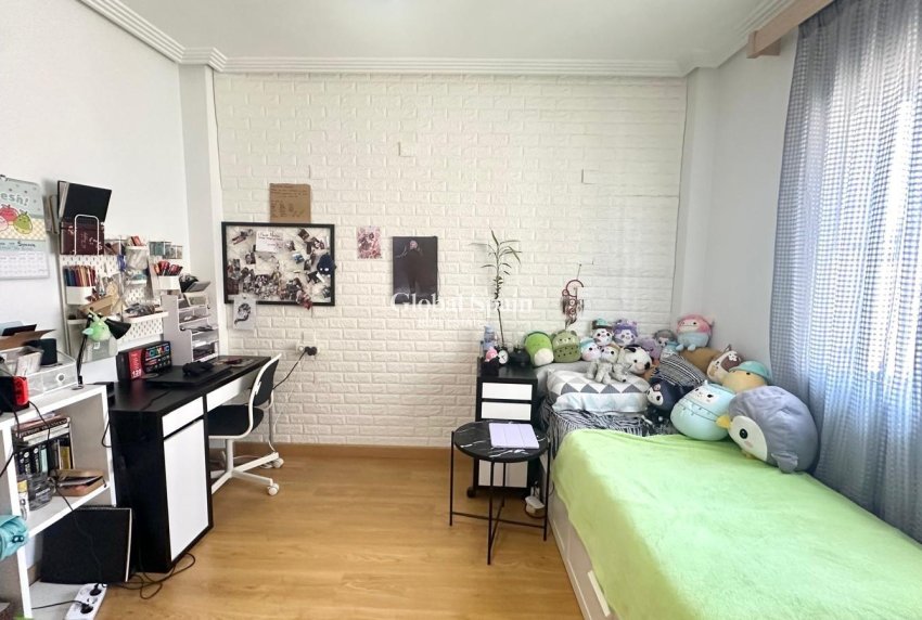 Resale - HOUSE -
ORIHUELA - Urbanización Perla del Mar