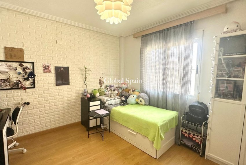 Resale - HOUSE -
ORIHUELA - Urbanización Perla del Mar