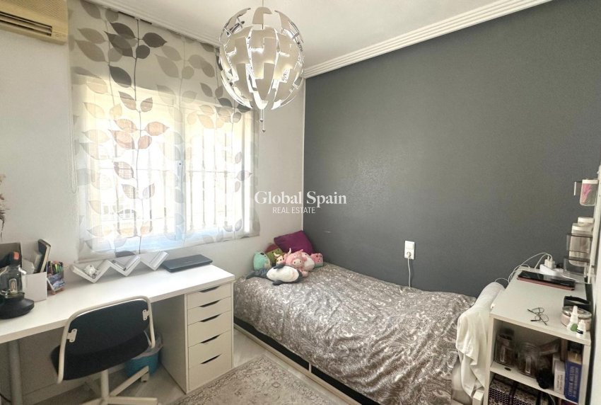 Resale - HOUSE -
ORIHUELA - Urbanización Perla del Mar