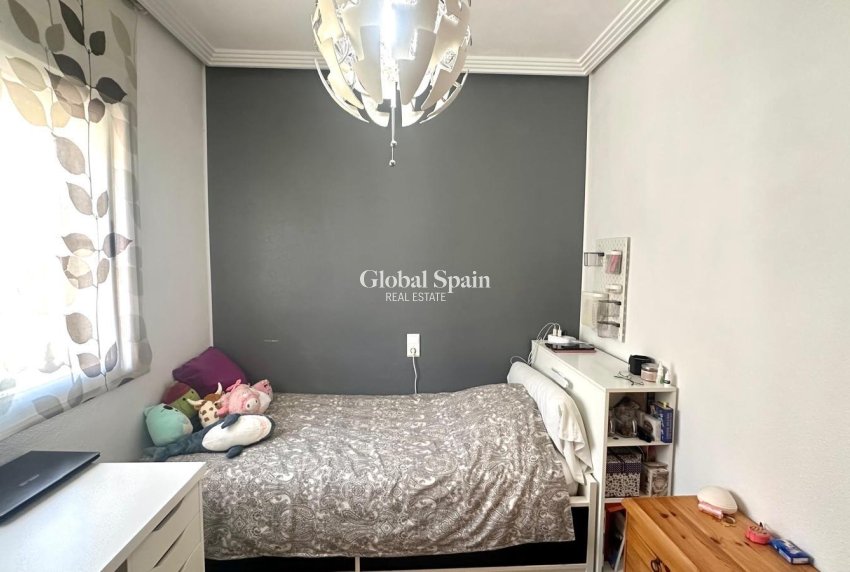 Resale - HOUSE -
ORIHUELA - Urbanización Perla del Mar