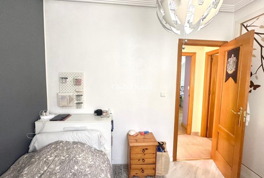 Resale - HOUSE -
ORIHUELA - Urbanización Perla del Mar