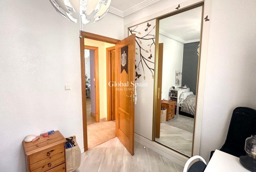 Resale - HOUSE -
ORIHUELA - Urbanización Perla del Mar