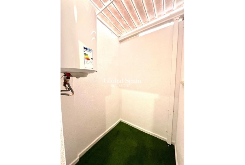 Resale - HOUSE -
ORIHUELA - Urbanización Perla del Mar