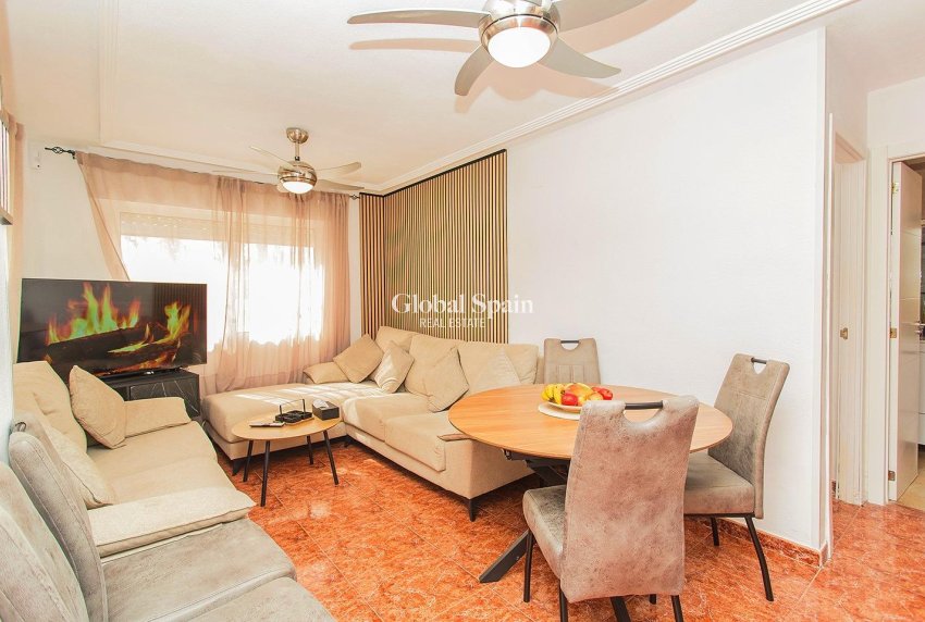 Resale - HOUSE -
ORIHUELA - Urbanización Perla del Mar