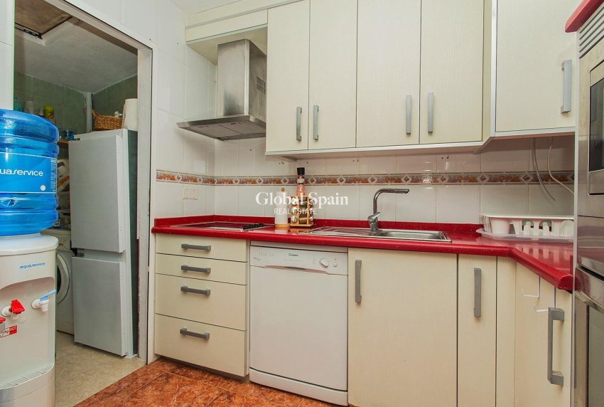 Resale - HOUSE -
ORIHUELA - Urbanización Perla del Mar