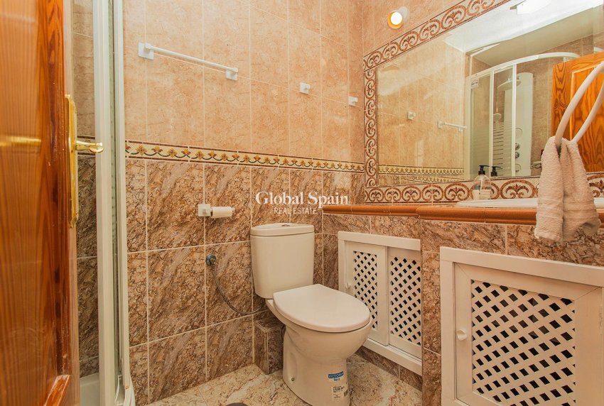 Resale - HOUSE -
ORIHUELA - Urbanización Perla del Mar