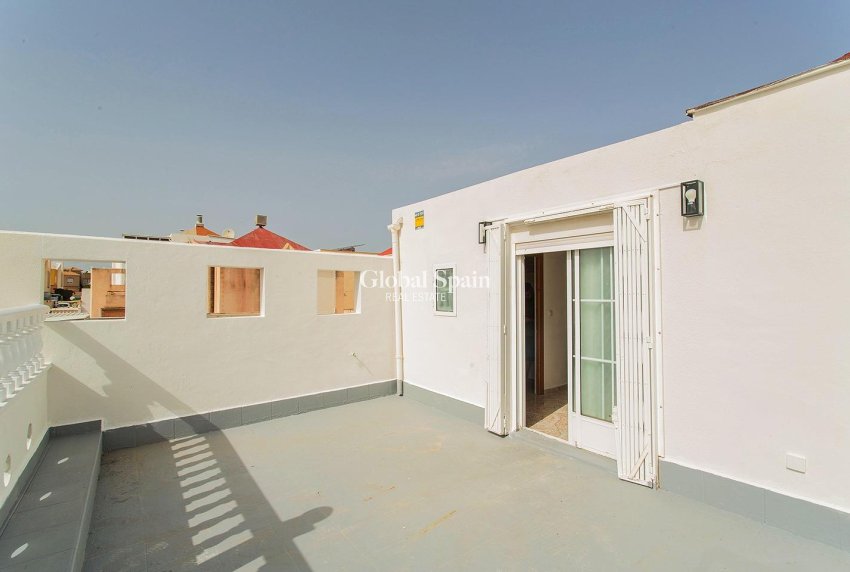 Resale - HOUSE -
ORIHUELA - Urbanización Perla del Mar