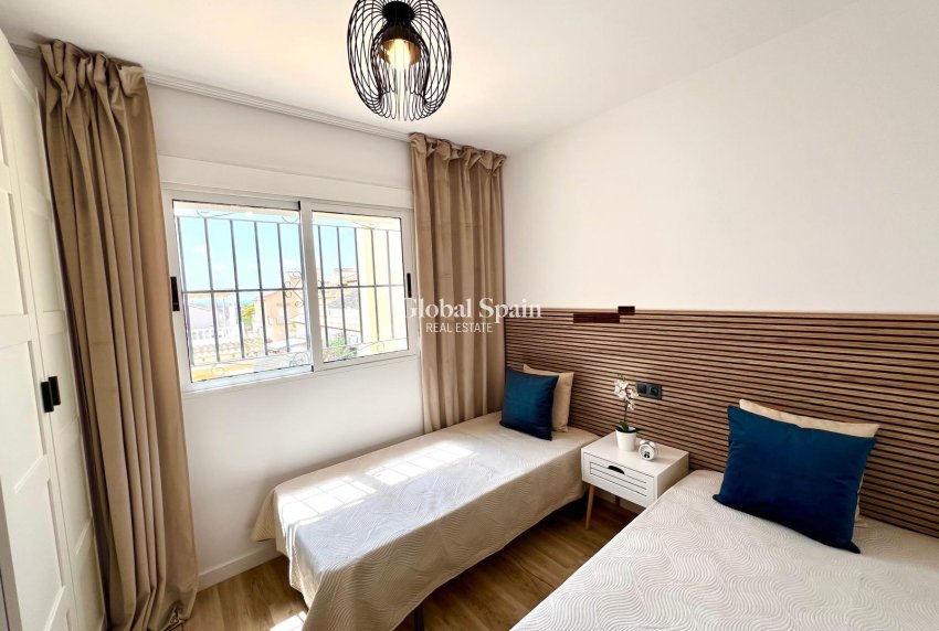 Resale - HOUSE -
ORIHUELA - Urbanización Perla del Mar