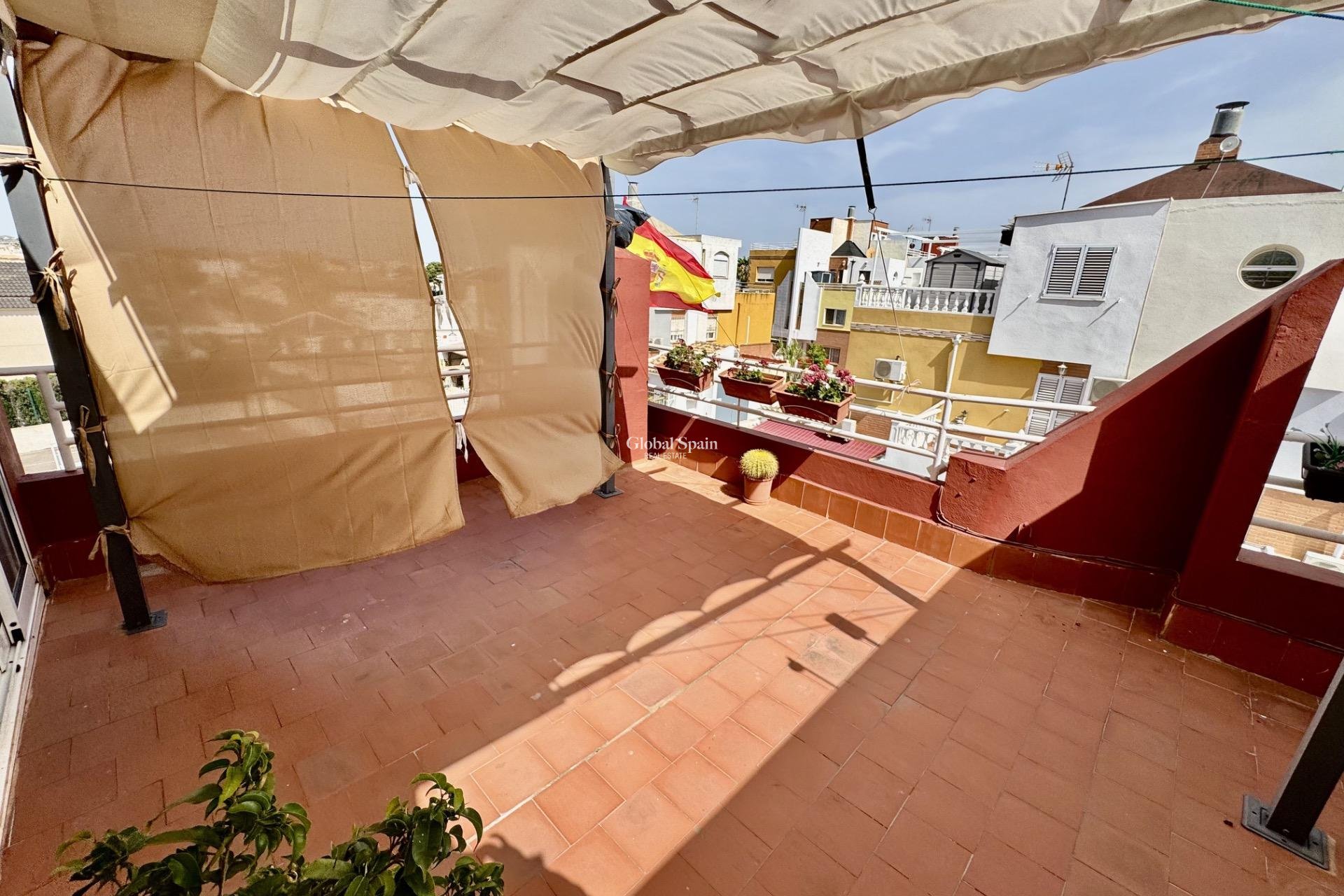 Resale - HOUSE -
ORIHUELA - Urbanización Perla del Mar