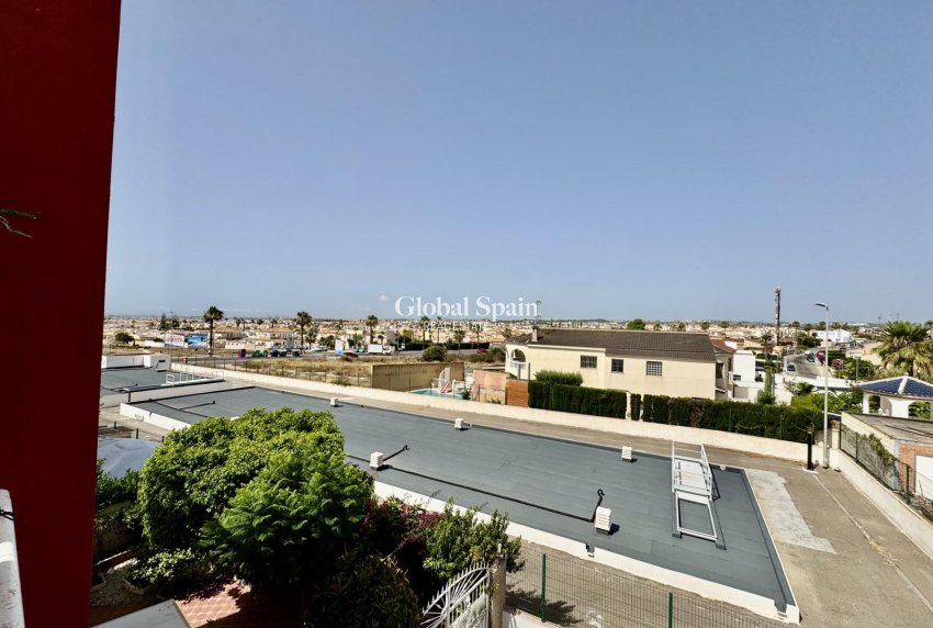 Resale - HOUSE -
ORIHUELA - Urbanización Perla del Mar