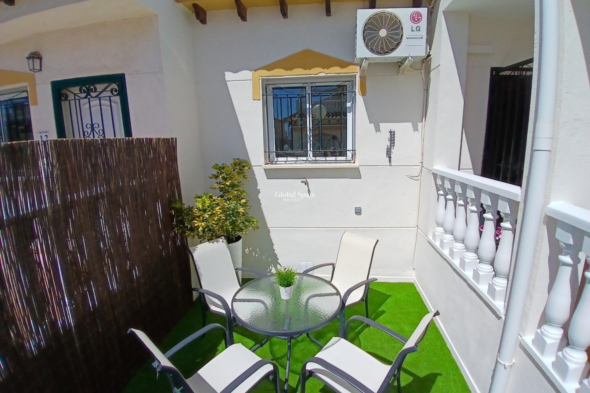 Resale - HOUSE -
ORIHUELA - Urbanización Perla del Mar