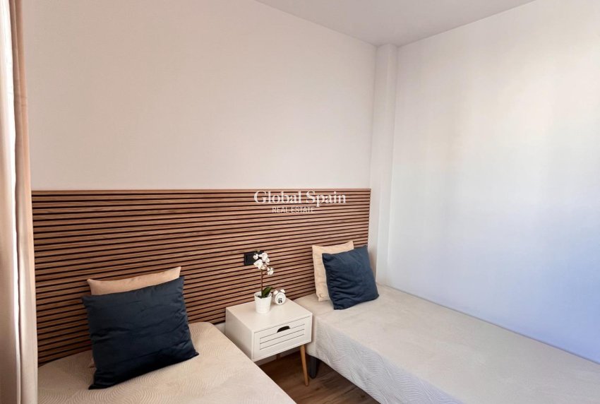 Resale - HOUSE -
ORIHUELA - Urbanización Perla del Mar