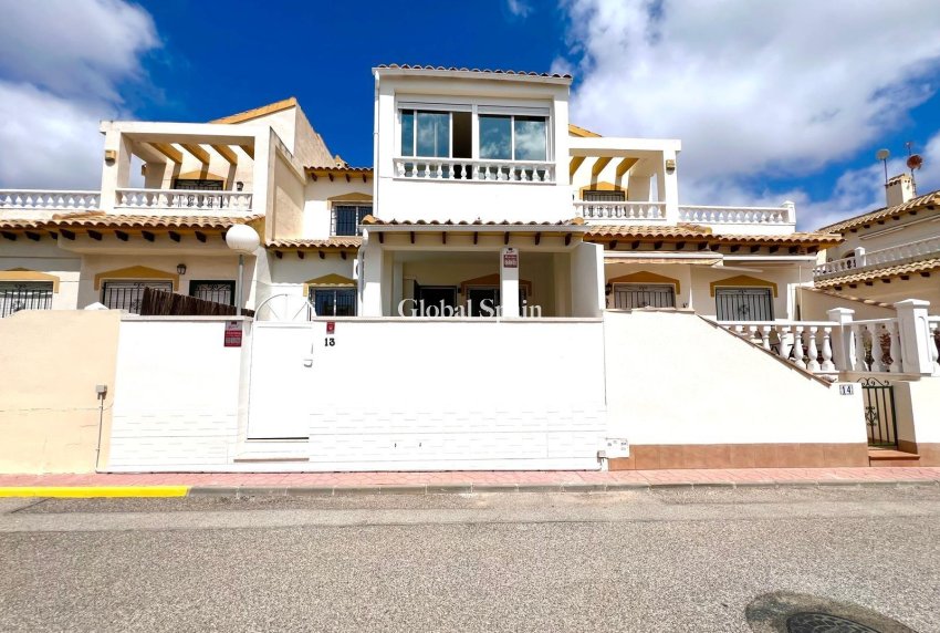 Resale - HOUSE -
ORIHUELA - Urbanización Perla del Mar