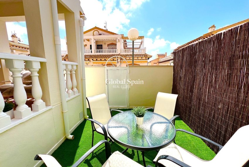 Resale - HOUSE -
ORIHUELA - Urbanización Perla del Mar